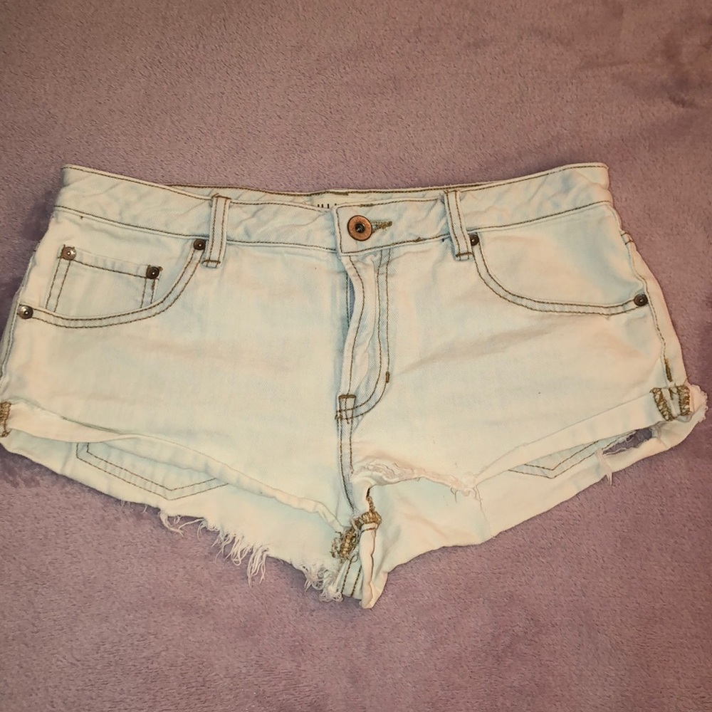 💕Light wash slouchy jean shorts